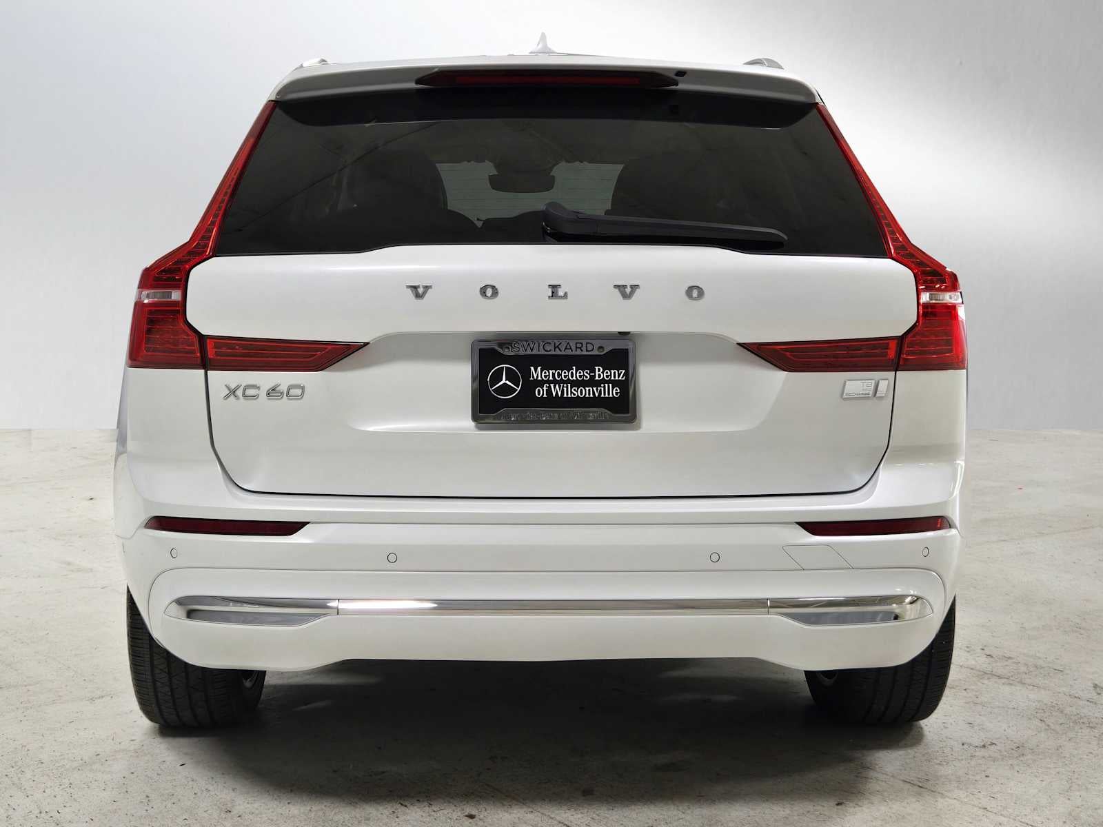 2023 Volvo XC60 Recharge Plug-In Hybrid Plus Bright Theme