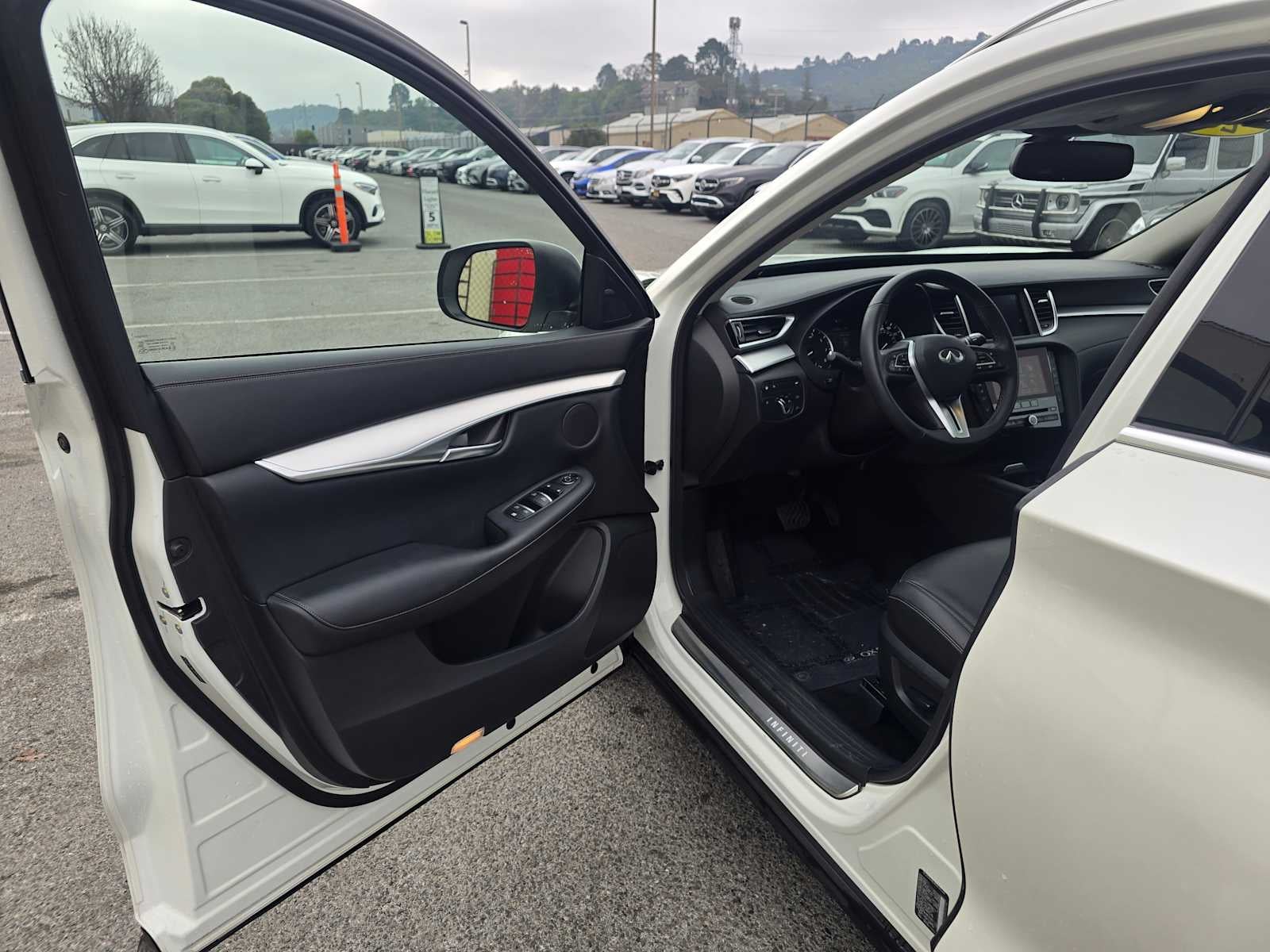 2021 INFINITI QX50 LUXE