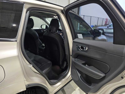 2023 Volvo XC60 Recharge Plug-In Hybrid Ultimate Dark Theme