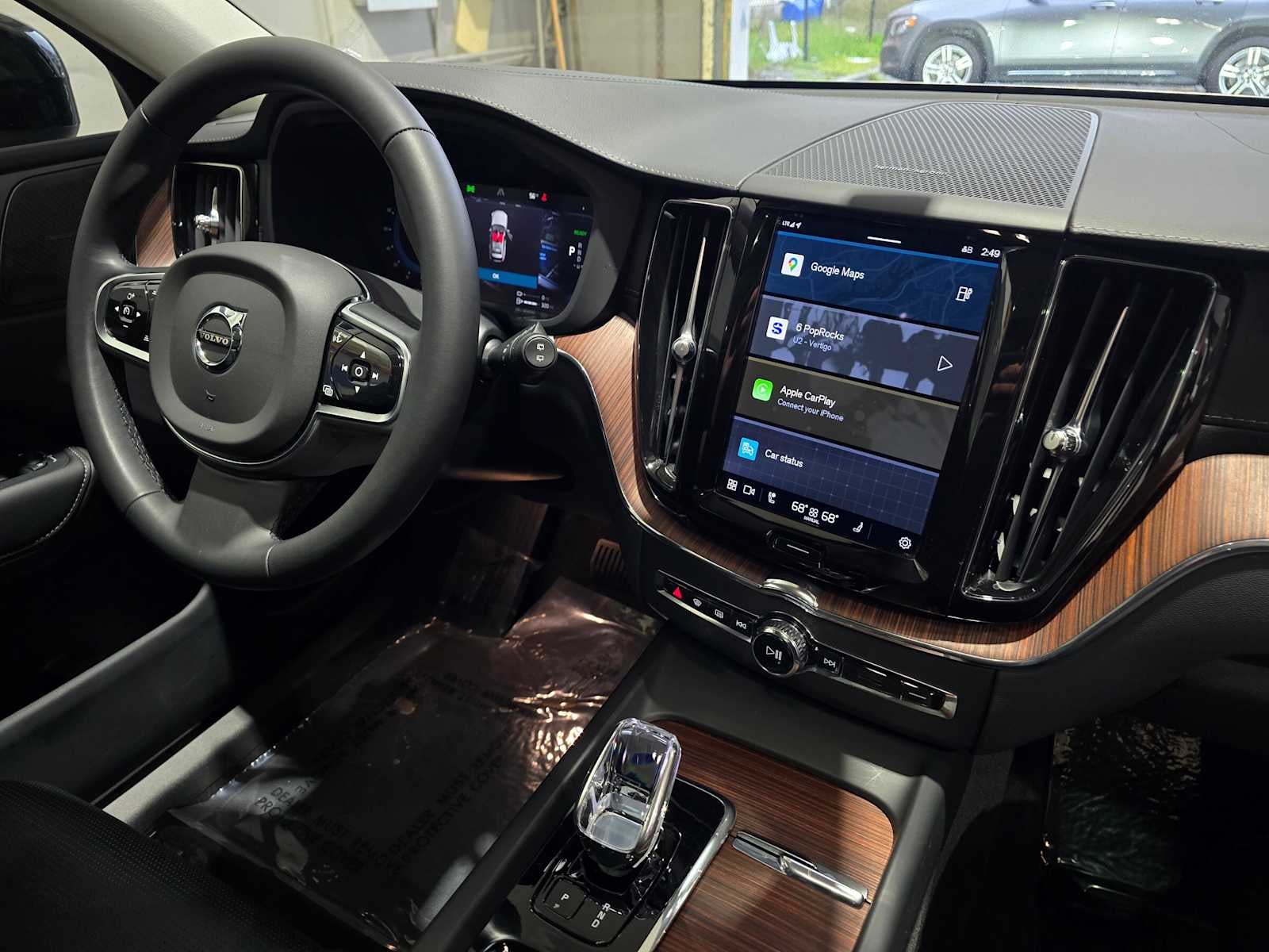 2023 Volvo XC60 Recharge Plug-In Hybrid Ultimate Dark Theme