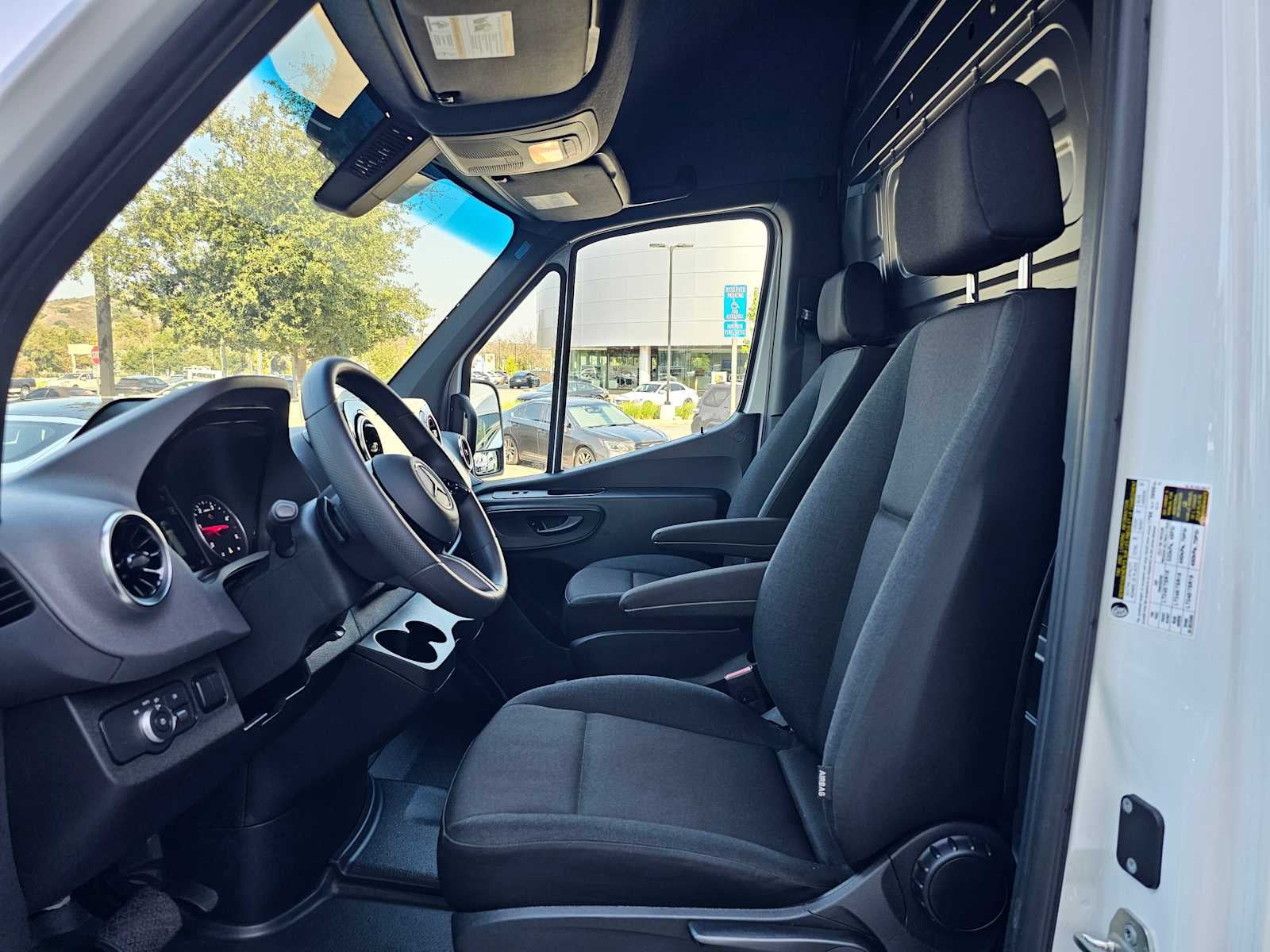 2025 Mercedes-Benz Sprinter 2500 Standard Roof I4 Diesel 144" RWD